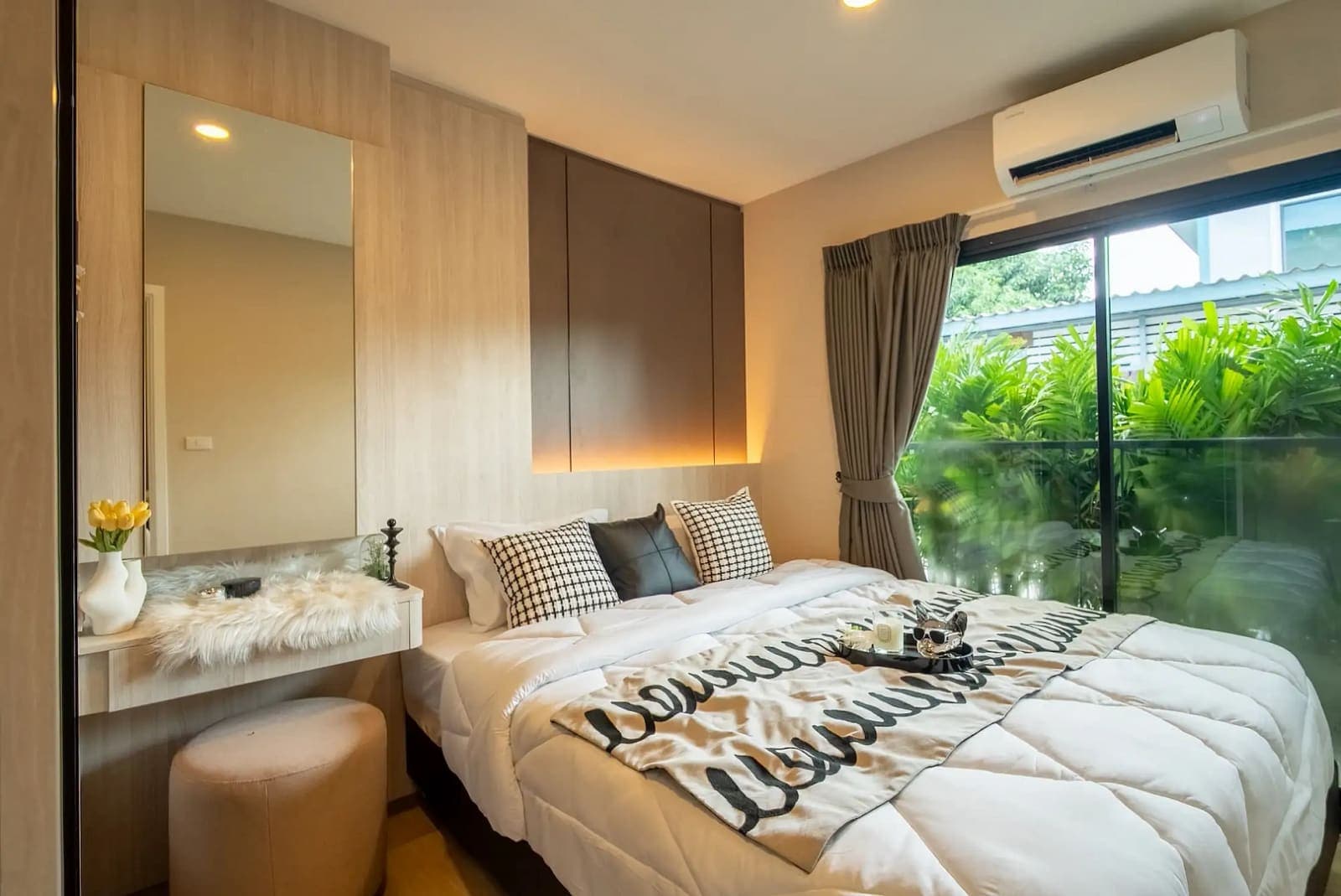 Studio The Indeed Condo 1