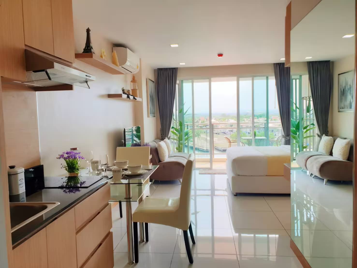 Студия Whale Marina Condominium 1