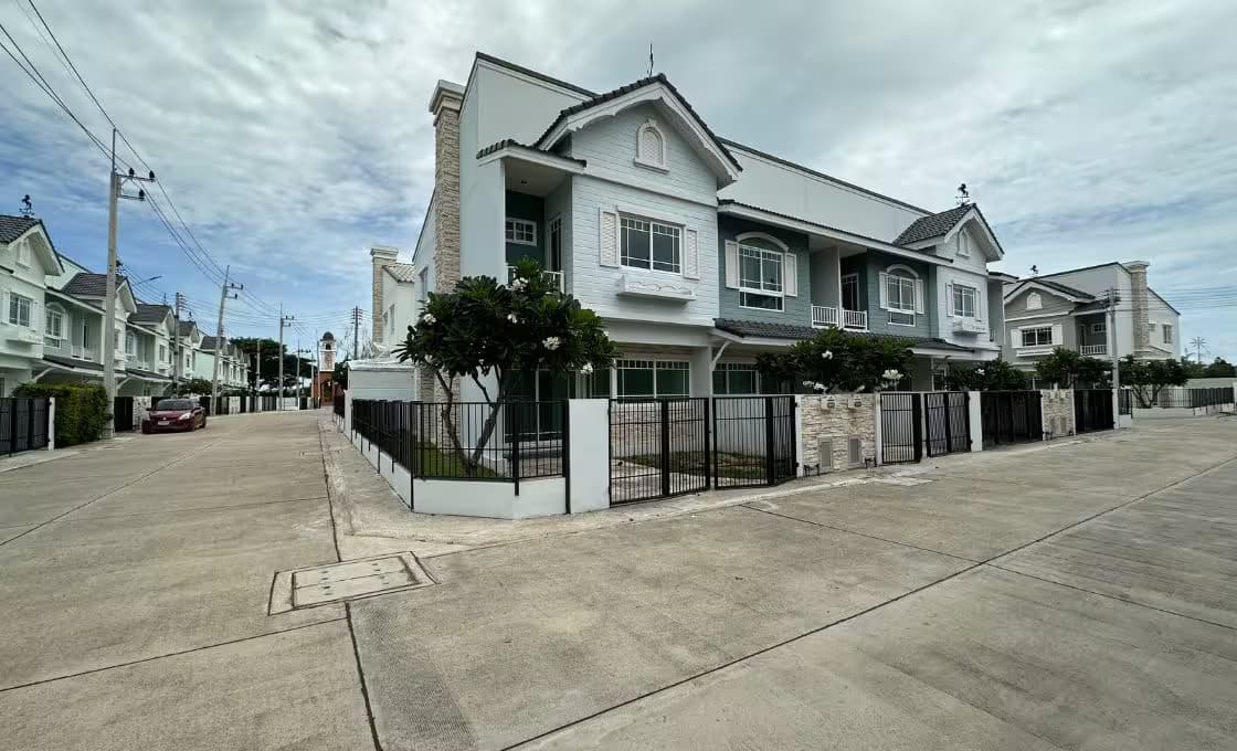 3-bedroom Bristol Park 1