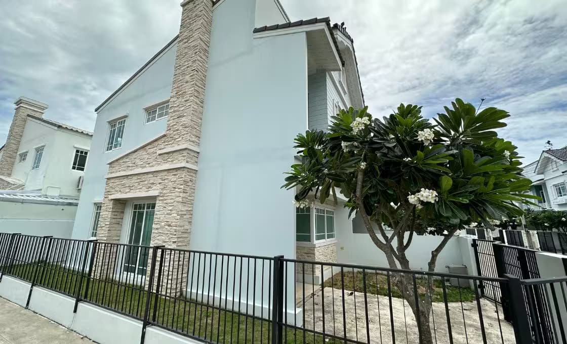 3-bedroom Bristol Park 2