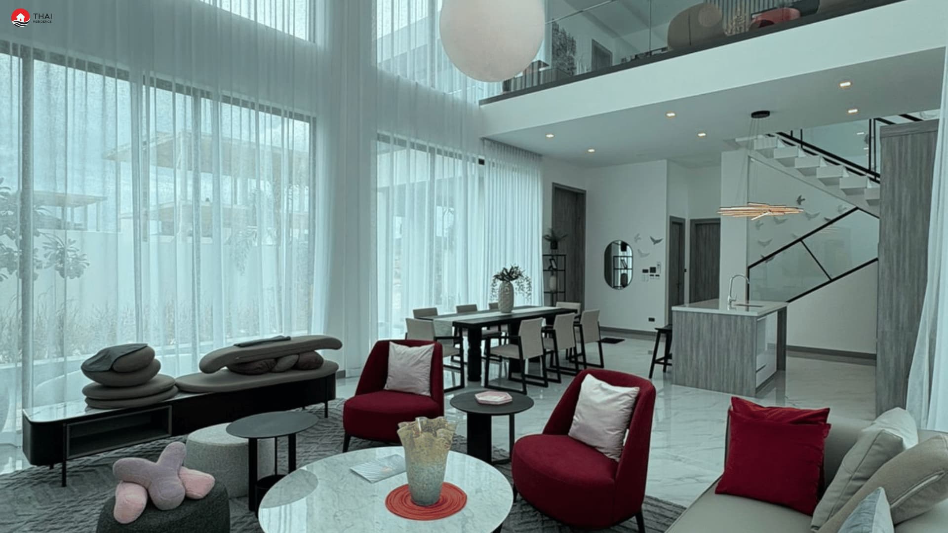 Large Lounge Area