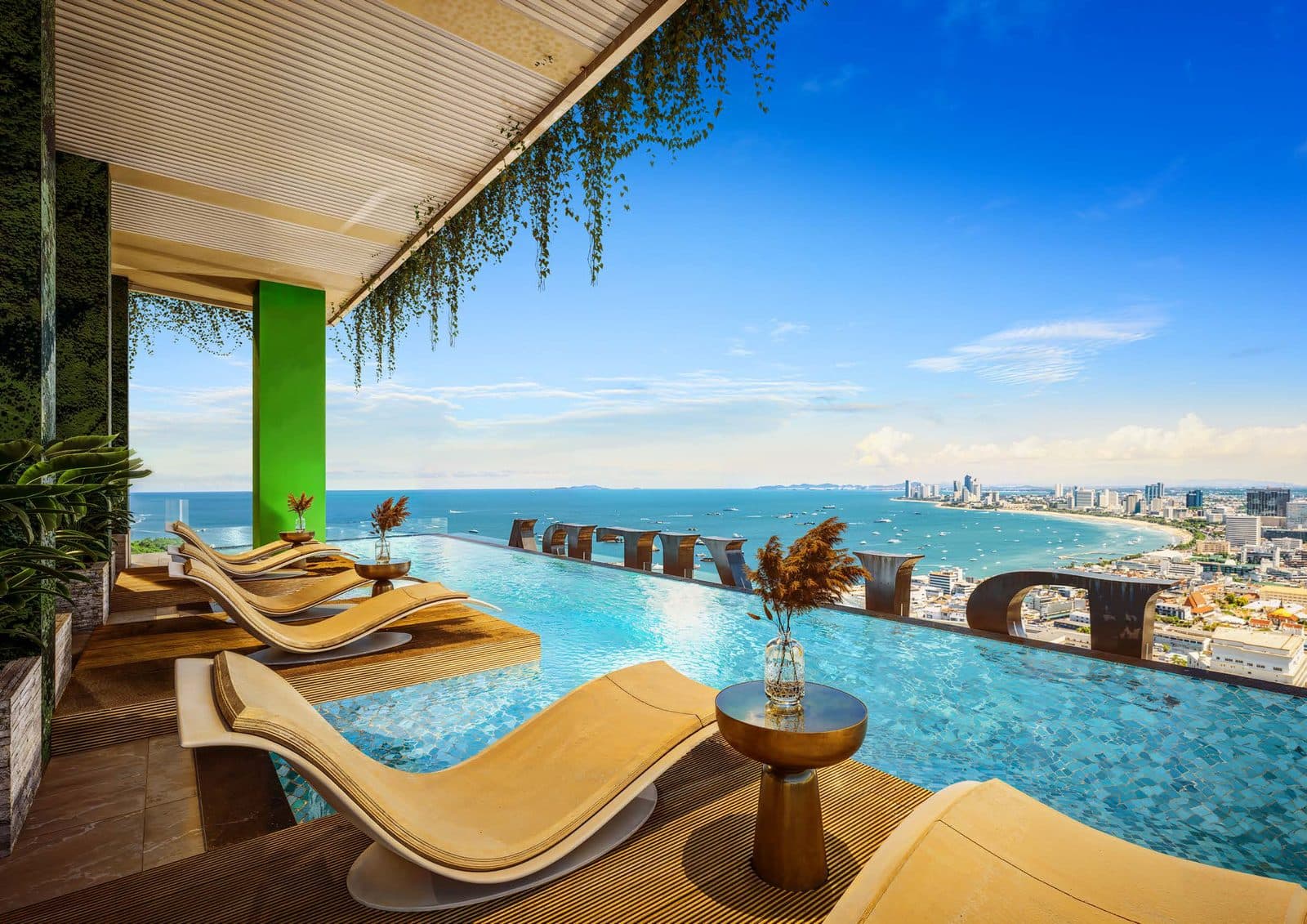 Rooftop Sky Pool на 32-м этаже
