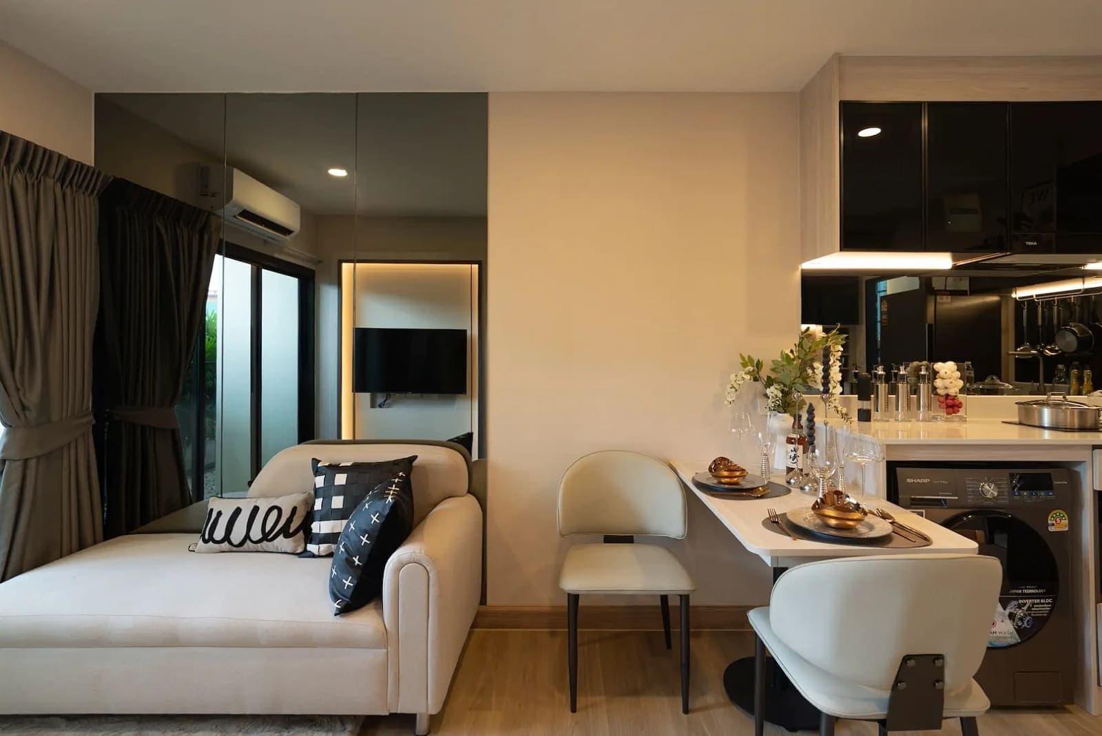 1 Bedroom The Indeed Condo 3