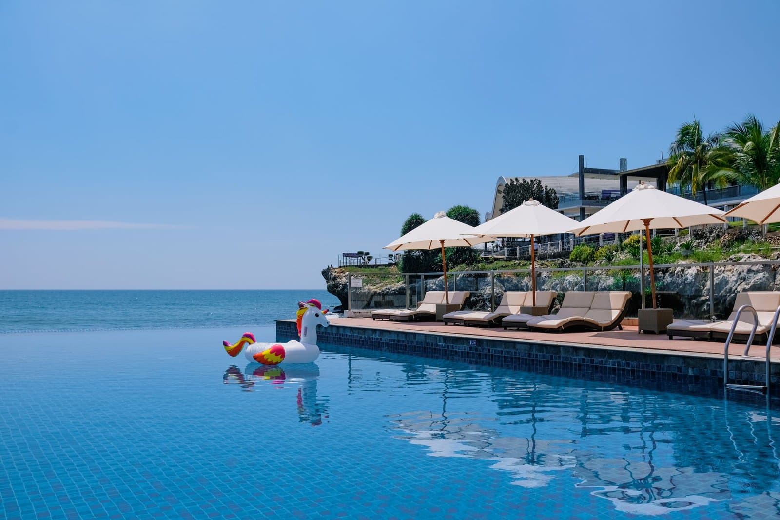Thailand or Bulgaria: Where to Buy a Sea-View Apartment