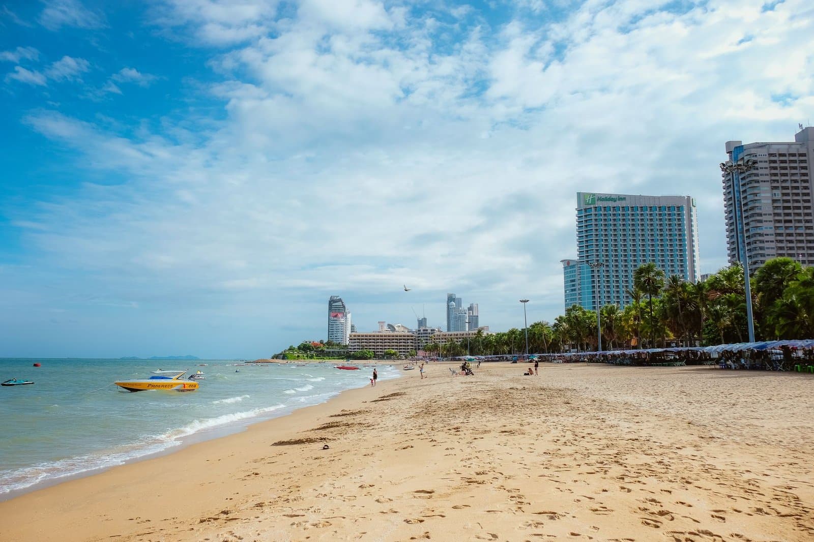 Pattaya Condo for 4.5M Rubles: 14th Floor With Beach at the Door